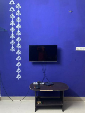 Spacious 2BHK in Velachery, with aircons, equipped kitchen, car park, WiFi and other utilities